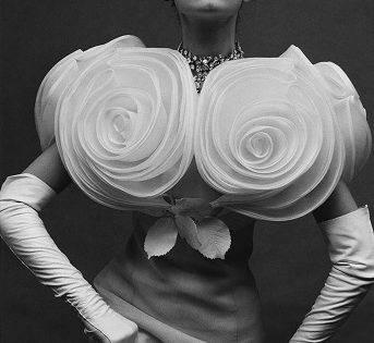 L’extravagante photographie de mode de William Klein