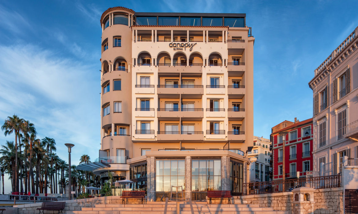 À l’Hôtel Canopy by Hilton Cannes, l’hospitalité passe par l’art