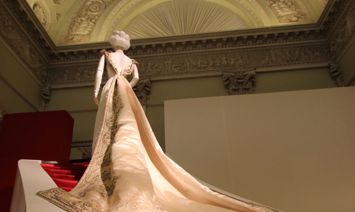 Worth. L’invention de la haute couture au Petit Palais