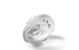 Fang Lijun et Lalique : Yawning Man, quand le cristal donne une nouvelle dimension à l’art contemporain